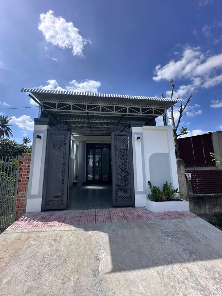 Nhà 3 Phòng Ngủ tại Hẻm 44 Nguyễn Chí Thanh, Tây Ninh - Giá chỉ 1.39 tỷ, Sẵn sàng vào ở!