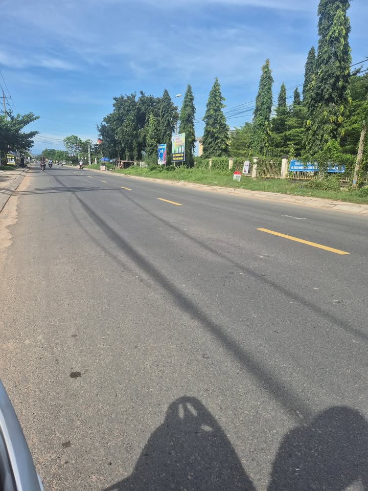 Đất thổ cư 2000m² tại Hàm Chính, giá 2.2 tỷ - Cần bán gấp!