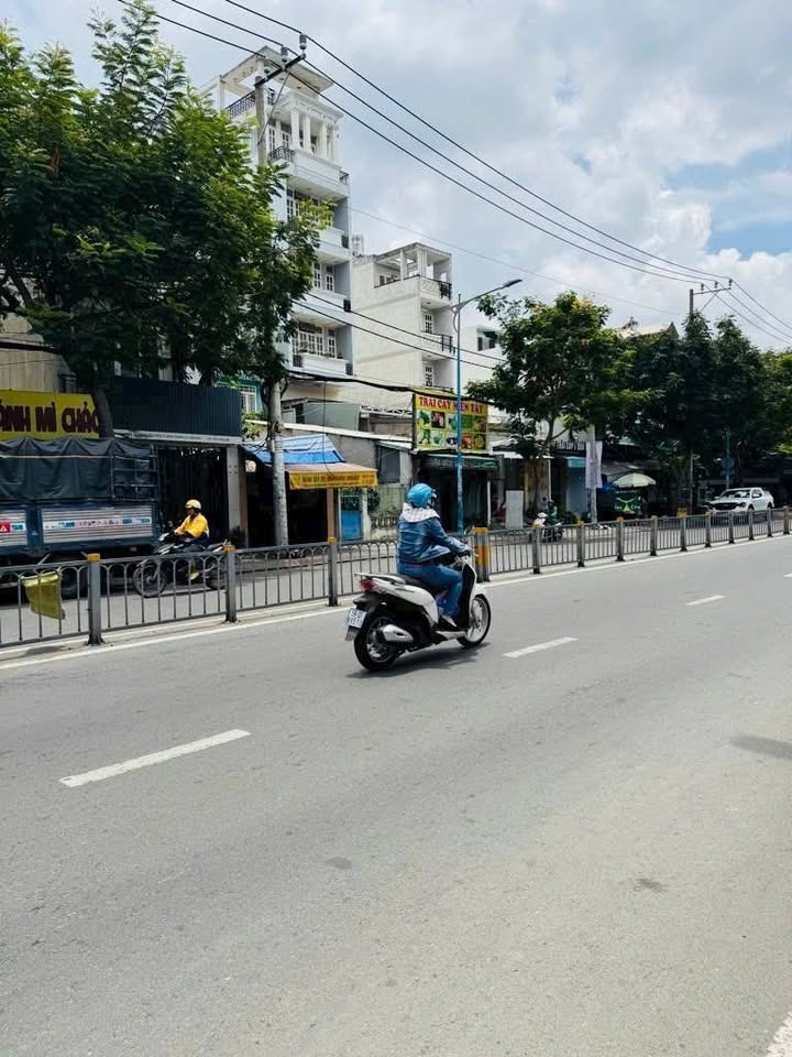 Nhà 2 tầng hẻm xe tải Âu Cơ Tân Bình 78m² giá chỉ 7.8 tỷ - Sổ đỏ chính chủ!