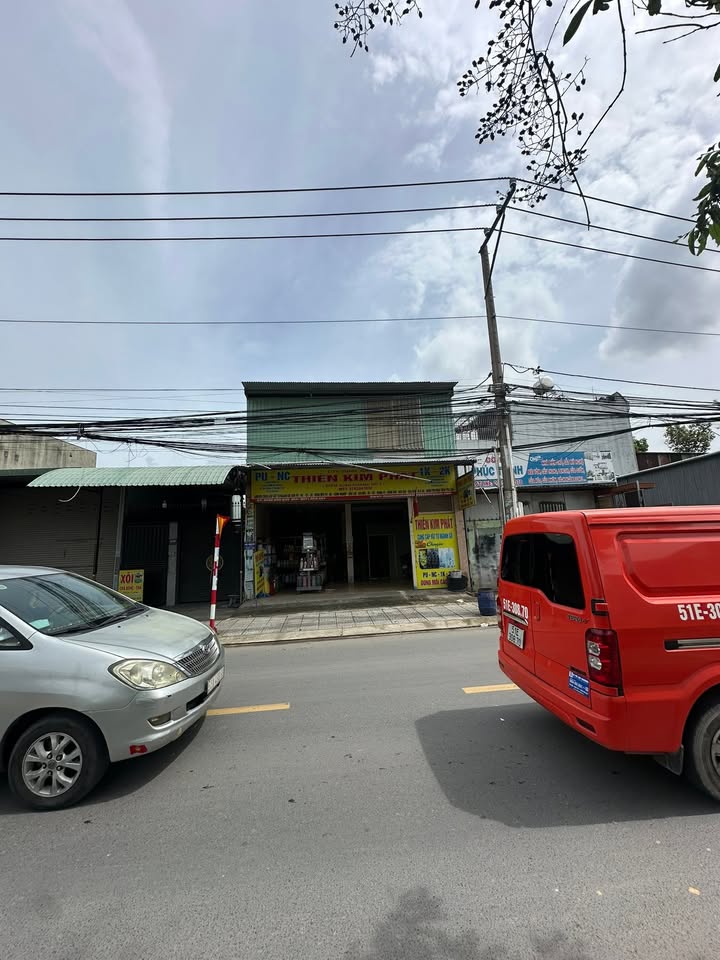Nhà phố mặt tiền Trần Quang Diệu, Dĩ An 117m² giá 7.89 tỷ - Kinh doanh thuận lợi!