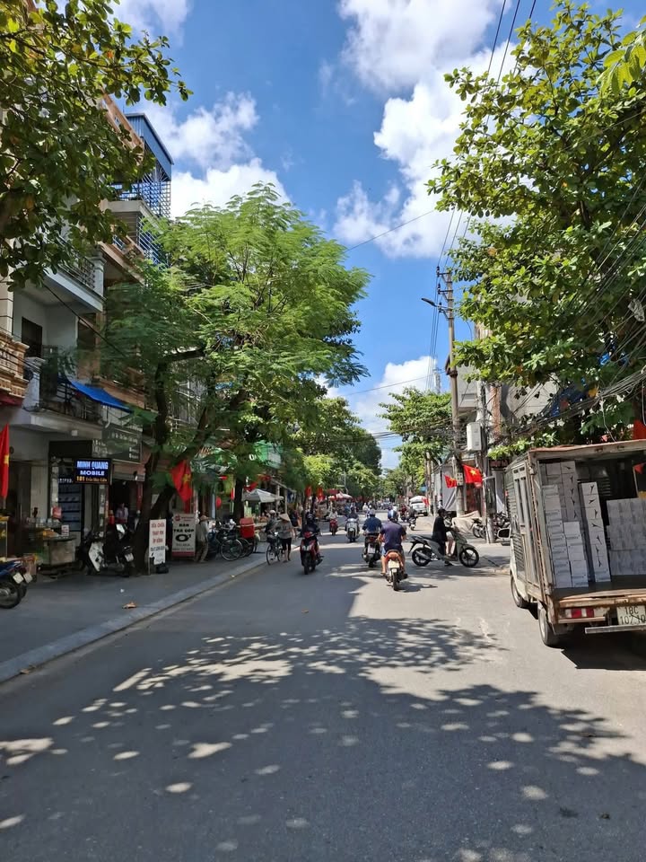 Bán nhà mặt đường Trần Huy Liệu, Nam Định 100m² giá 10 tỷ - Vị trí đắc địa, kinh doanh sầm uất!