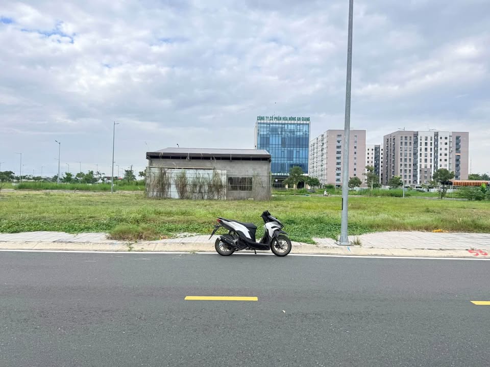 Đất nền Golden City Long Xuyên 120m² giá 3.2 tỷ - Đầu tư sinh lời ngay!