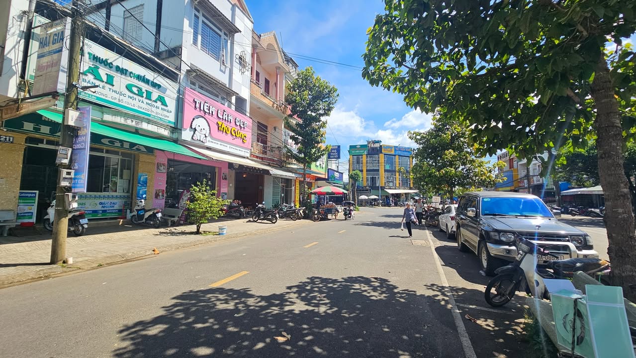 Nhà mặt tiền Hà Giang, Bảo Lộc 107.5m² giá 15 tỷ - Kinh doanh sầm uất!