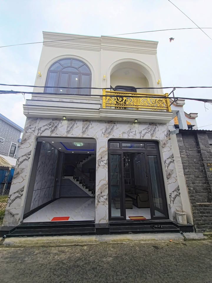 Nhà phố mặt tiền kinh doanh hẻm, phường Long Bình, 140m² giá 4.35 tỷ - Sổ riêng, thổ cư 100%!