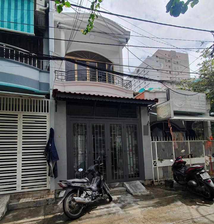 Nhà 2 tầng hẻm Biệt Thự Nha Trang 58.7m² giá 8.9 tỷ - Sát biển Trần Phú!