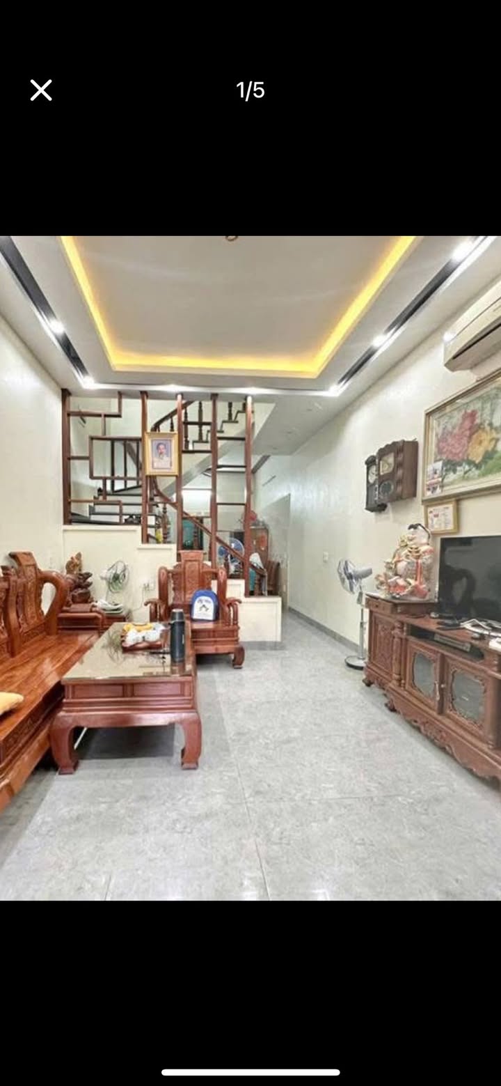 Nhà 3 tầng 1 tum Sở Dầu 63,7m² giá 3,2 tỷ - Thiết kế chắc chắn, hướng Tây Bắc!