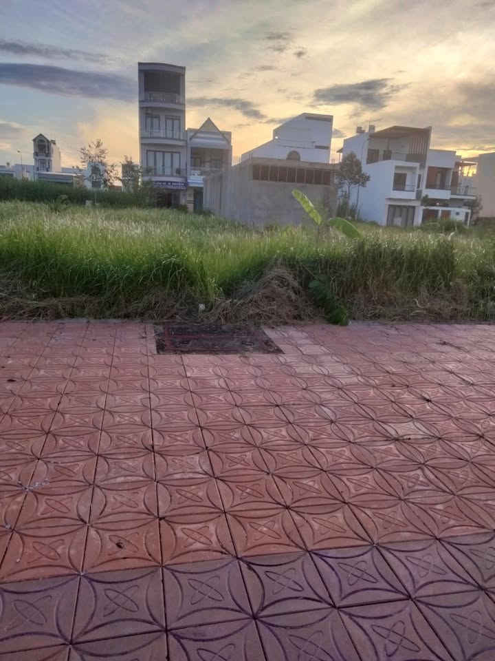 Đất nền Khu dân cư Hồng Phát Ngã Bảy 100m² giá 2.5 tỷ - Diện tích đẹp, 2 mặt tiền hồ!