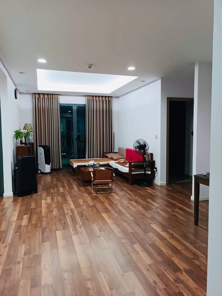 Chung cư One 18 Bồ Đề 104m² giá 15 triệu - Nội thất đầy đủ, tiện ích hiện đại!