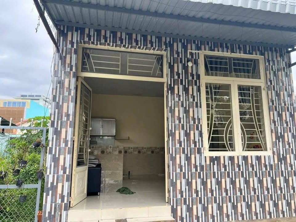 Nhà cho thuê tại Bình Khánh, Long Xuyên 30m² giá 2 triệu - Không gian thoáng đãng, sạch sẽ!