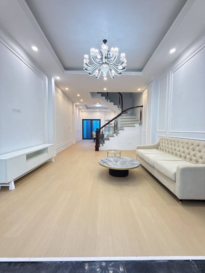 Nhà 5 tầng Thạch Bàn 68m² giá tốt - Ô tô đỗ cửa, đầu tư hấp dẫn!