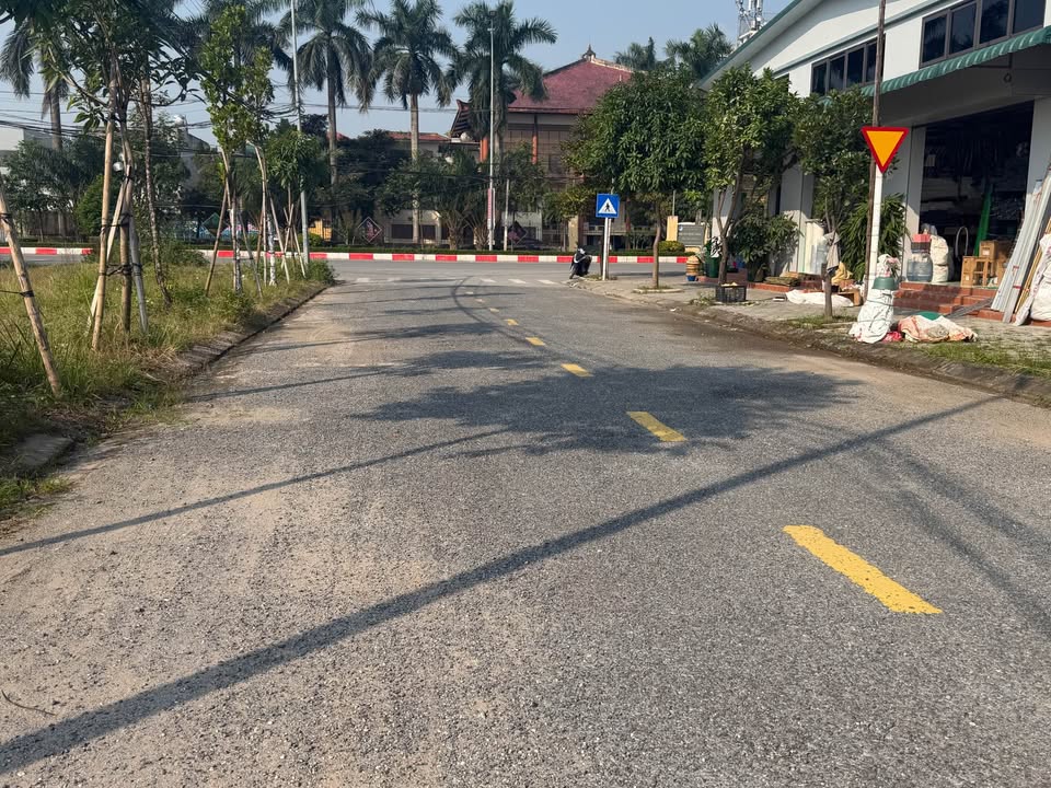 Đất nền mặt đường Lê Hồng Phong, Phủ Lý 100m² giá chỉ 2 tỷ - Đầu tư sinh lời cao!