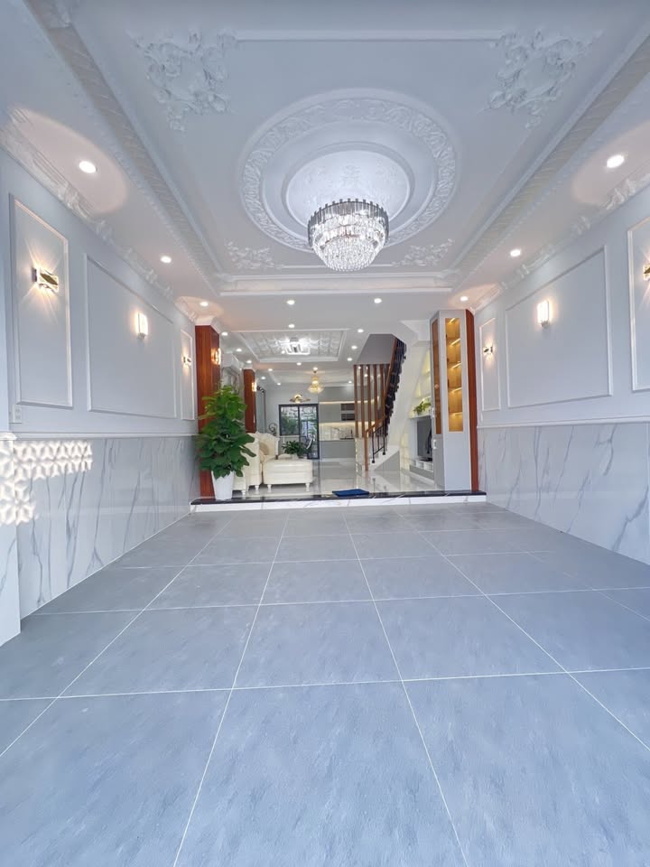 Nhà 4 tầng Đào Tông Nguyên, Nhà Bè 80m² giá 9.8 tỷ - Full nội thất sang trọng, ô tô vào nhà!