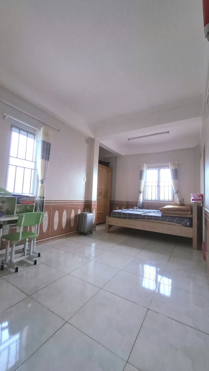 Nhà cho thuê hẻm Trần Phú, Long Khánh 300m² giá 3.5 triệu - Nhà mới đẹp, vào ở ngay!