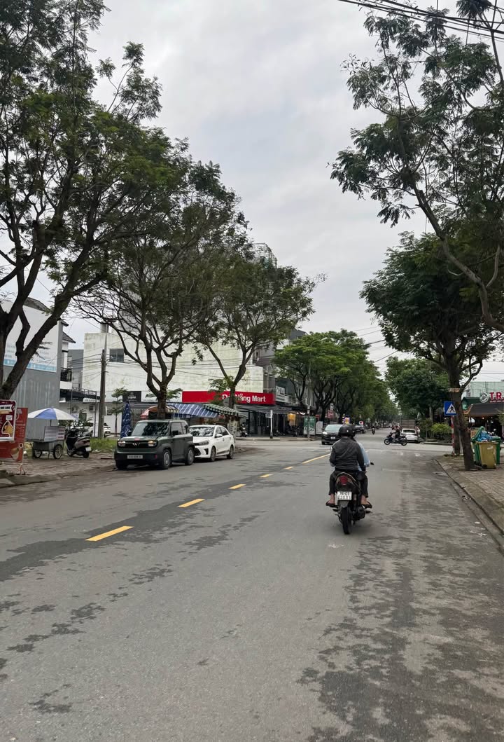 FrontHouse Thạch Thất 108m² giá 10 tỷ - Đầu tư sinh lời ổn định!