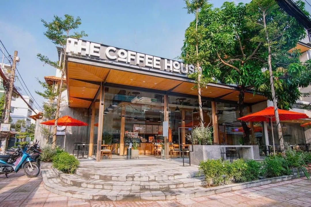 Nhà phố cho thuê mặt tiền Đồng Nai, Quận 10 - Diện tích 300m², giá thỏa thuận!