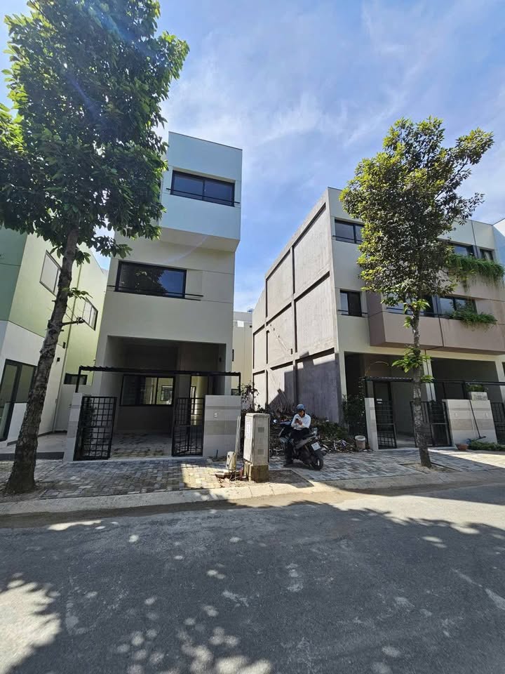 Nhà phố KDC Thiên Phúc Bình Chuẩn 72m² giá 4.3 tỷ - Thiết kế hiện đại, an ninh 24/7!