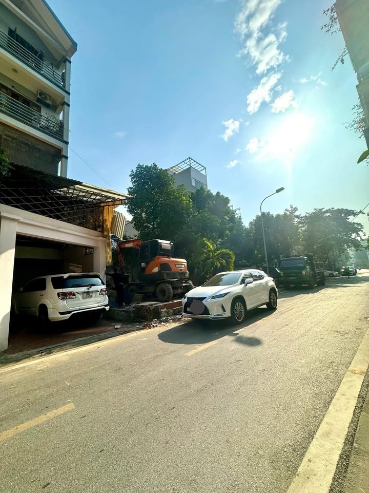 Đất đẹp mặt ngõ 640 Nguyễn Văn Cừ, 114m², giá 24.8 tỷ - Cơ hội đầu tư tuyệt vời!