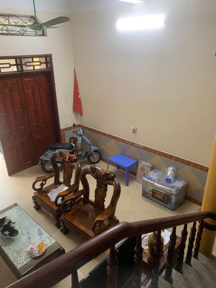 Nhà 3 tầng tổ 5 Nguyễn Thị Minh Khai, 100m² giá 1 tỷ - Nhà đẹp, ở ngay!