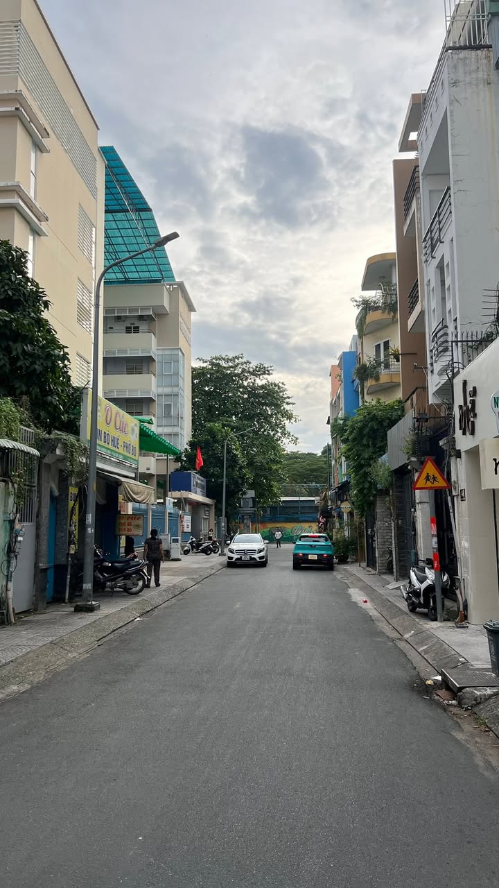 Nhà mặt tiền Đakao, Quận 1, Diện tích 72m² giá 40 triệu - Chính chủ cho thuê ngay!