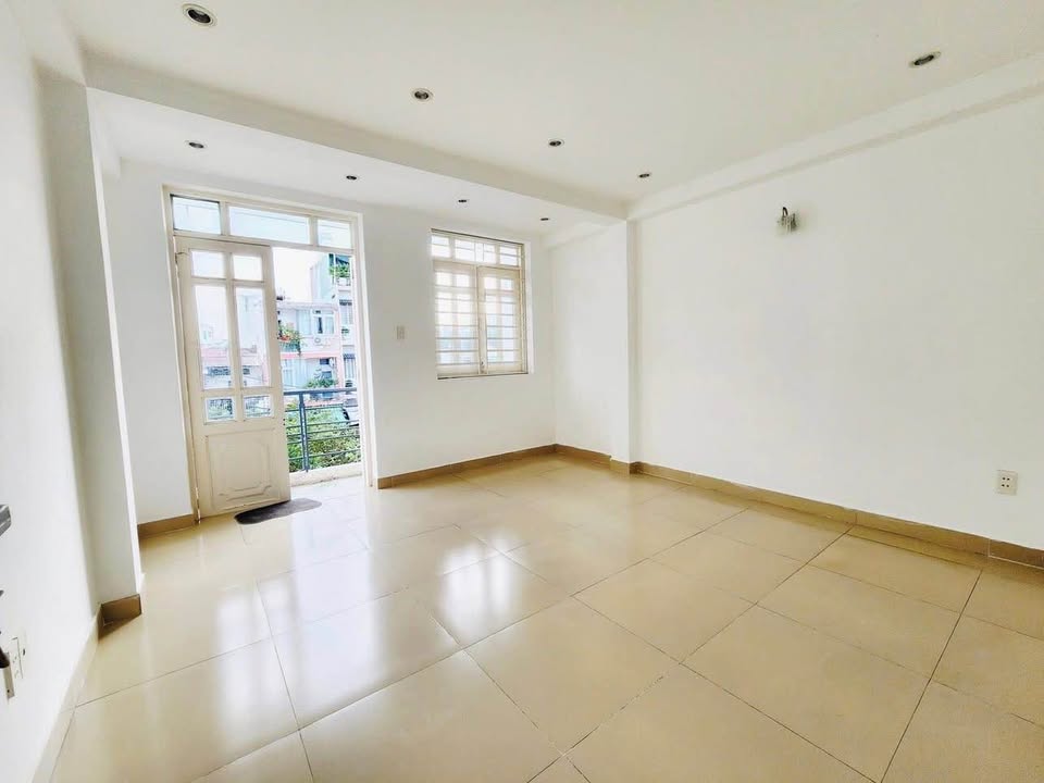 Nhà 4 tầng Âu Cơ, Tân Bình 40m² giá 5.9 tỷ - Ô tô vào tận nhà!