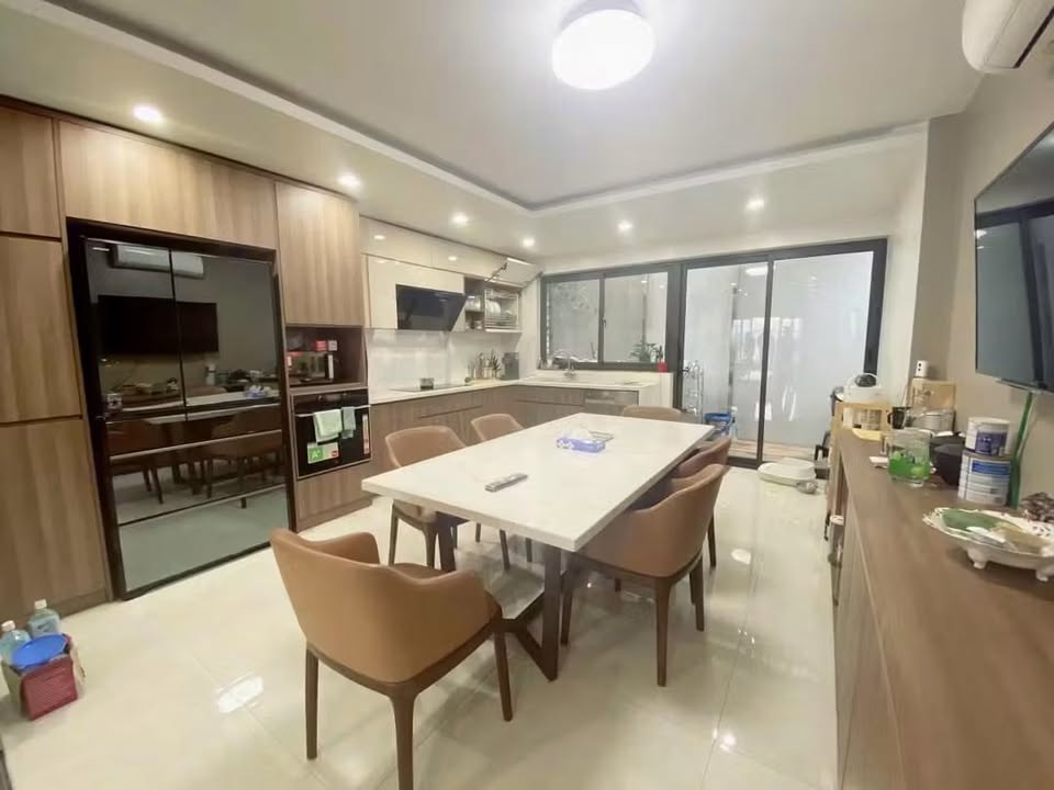 Nhà mặt đường Nguyễn Khuyến, Hải Phòng 90m² giá 20 tỷ - Thiết kế hiện đại, sẵn sàng ở ngay!