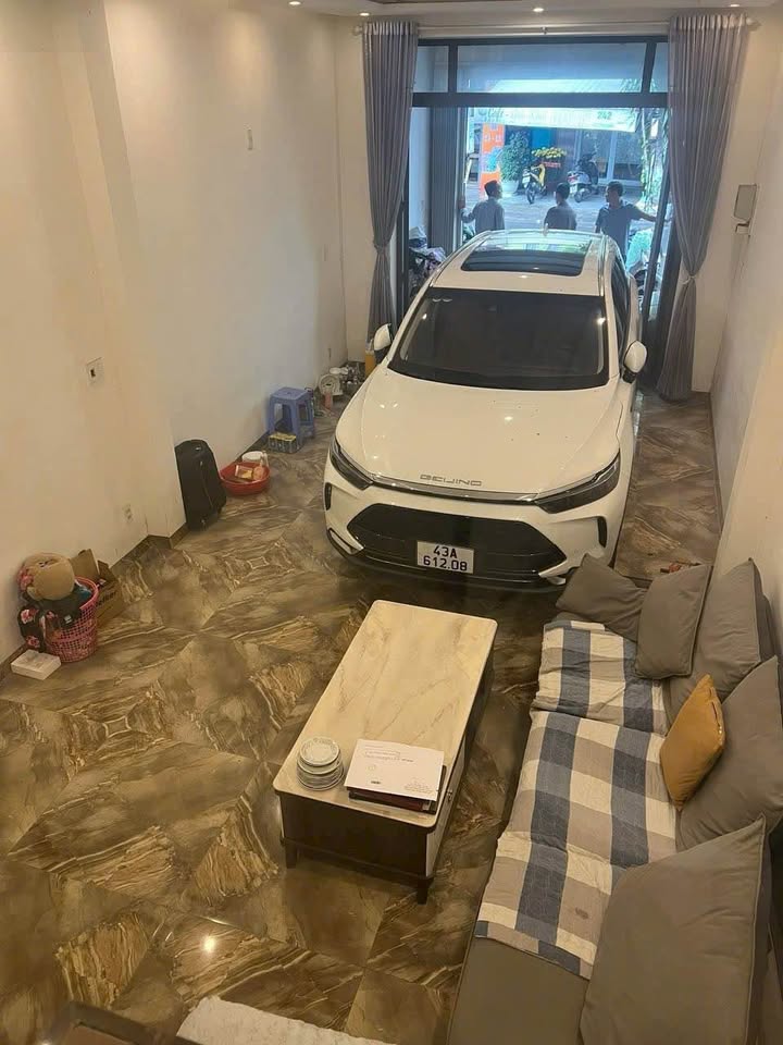 Nhà cho thuê mặt tiền Nguyễn Hoàng, Hải Châu 100m² giá 22 triệu - Phù hợp kinh doanh!