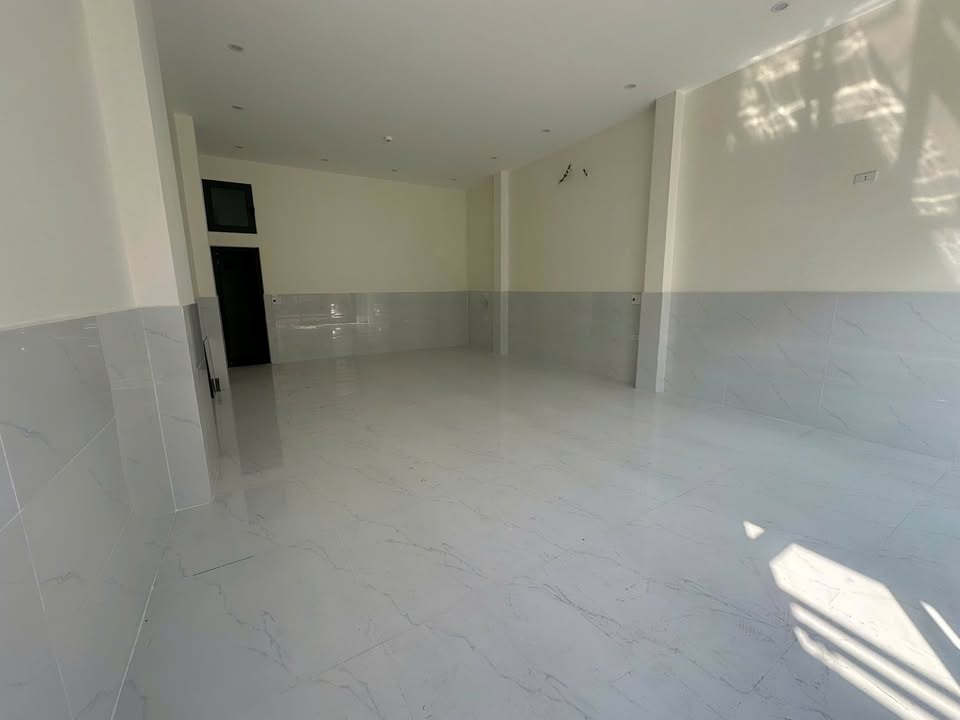 Mặt bằng kinh doanh đường Trần Hữu Trang 40m² giá chỉ 10 triệu - Cơ hội vàng cho mọi nhà đầu tư!