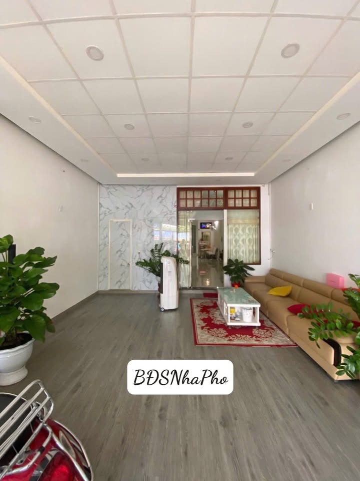 Nhà nguyên căn 2 tầng mặt tiền Lê Đình Lý, Hải Châu - Diện tích 123.2m², giá chỉ 25 triệu/tháng!