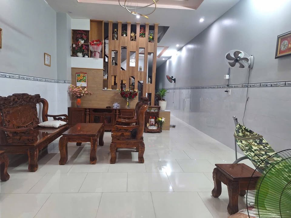 Nhà phố 1 trệt 2 lầu Bùi Lâm, Bà Rịa - 135m² giá 6.5 tỷ - Sổ hồng chính chủ!