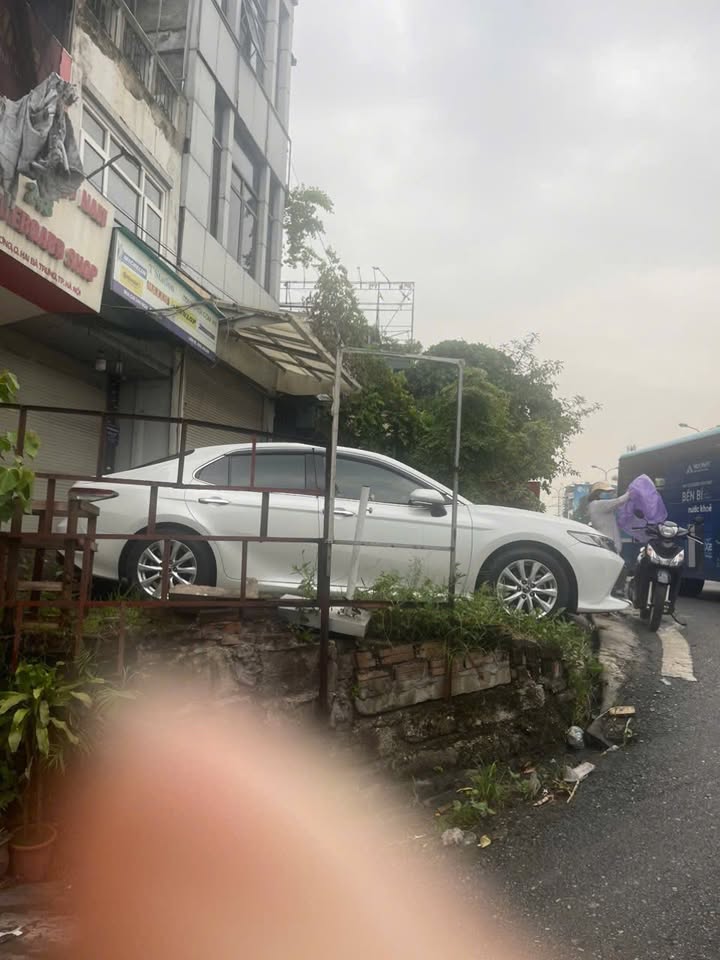 Nhà mặt phố Nguyễn Khoái, Hai Bà Trưng, 30m² - Kinh doanh sầm uất, chính chủ cho thuê!