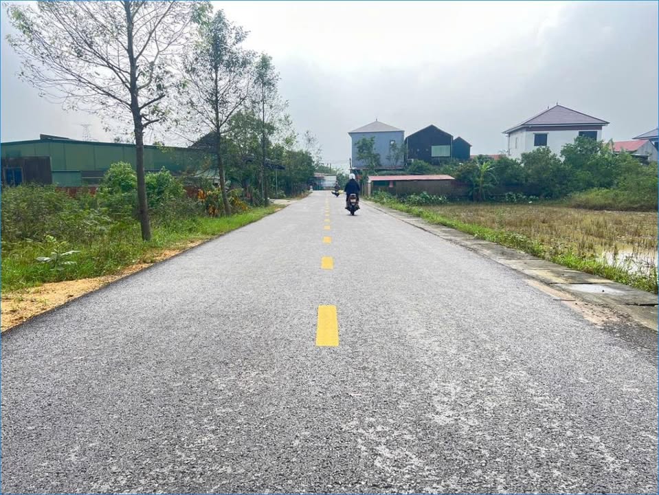 Đất thổ cư thôn Đông Hạ, Cẩm Vịnh, Hà Tĩnh 180m² - Giá chỉ 2 tỷ!