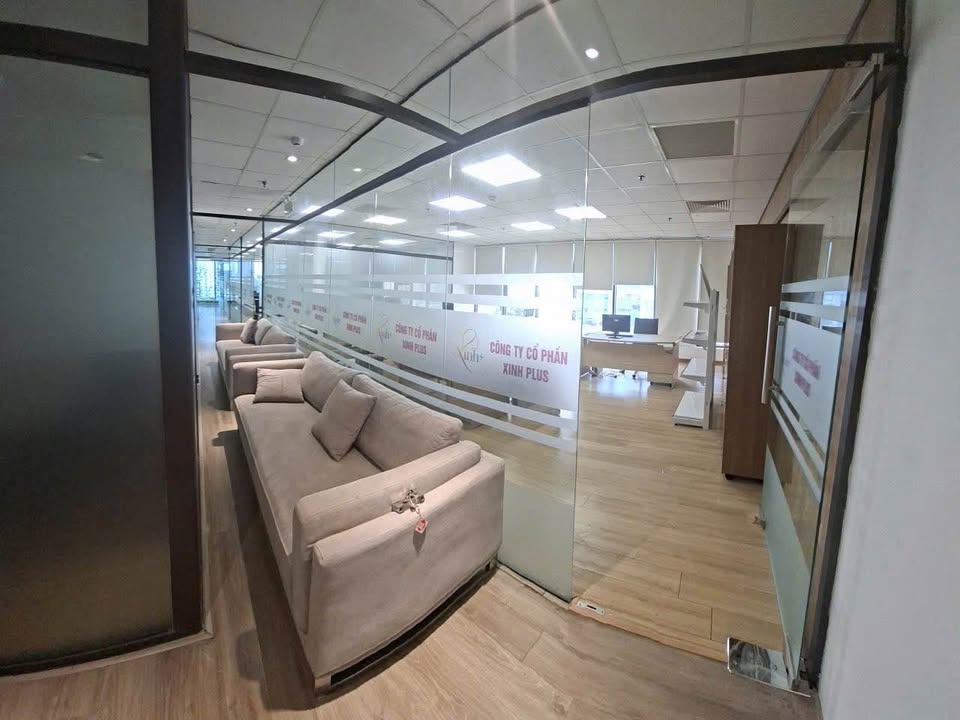 Văn phòng cho thuê tại Lê Văn Lương, Thanh Xuân 240m² - Nội thất đầy đủ, giá tốt!