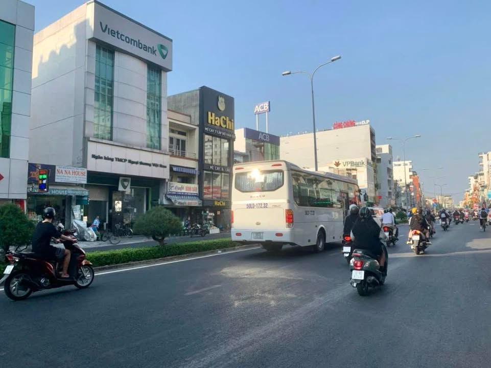 FrontHouse Bình Thạnh 43m² giá 14.8 tỷ - Kinh doanh đắc địa trên trục Xô Viết Nghệ Tĩnh!