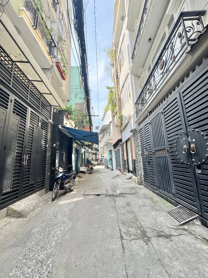 Nhà góc thoáng Hòa Hưng Quận 10 43m² giá 7.4 tỷ - Đầu tư sinh lời ngay!