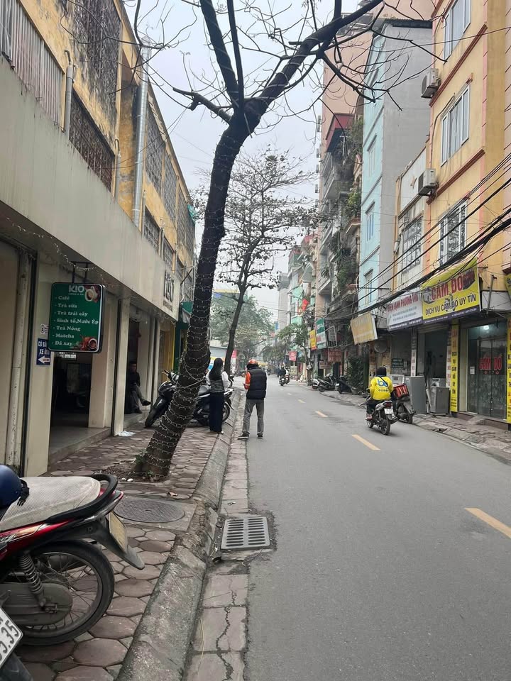 Bán nhà mặt phố Trung Văn, Nam Từ Liêm, 43m² giá 15.8 tỷ - Kinh doanh sầm uất!