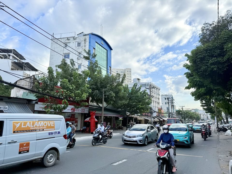 Mặt tiền kinh doanh đỉnh cao Quốc lộ 13, Bình Thạnh 65m² giá 14.2 tỷ - Cơ hội đầu tư không thể bỏ qua!