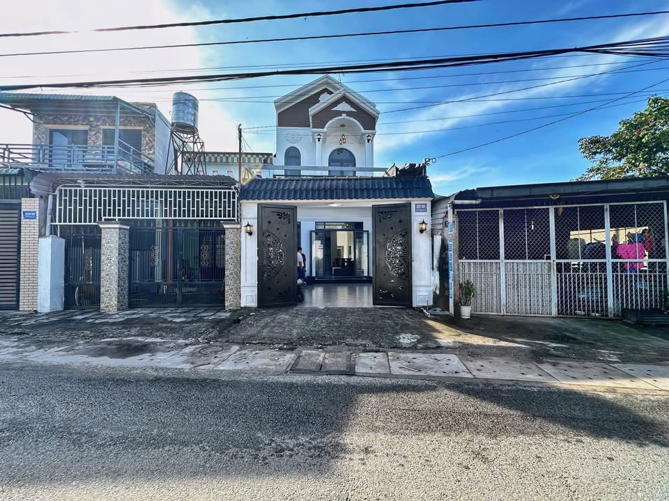 Nhà 2 mặt tiền Hẻm 322 Huỳnh Văn Lũy Thủ Dầu Một 103m² giá 4.65 tỷ - Không thể bỏ lỡ!