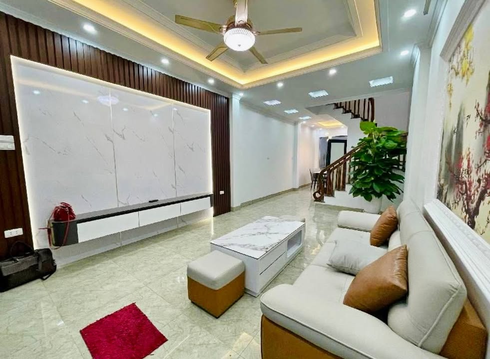 Nhà riêng Thạch Bàn 70m² giá 9 tỷ - Sổ đỏ chính chủ, ô tô đỗ cửa!