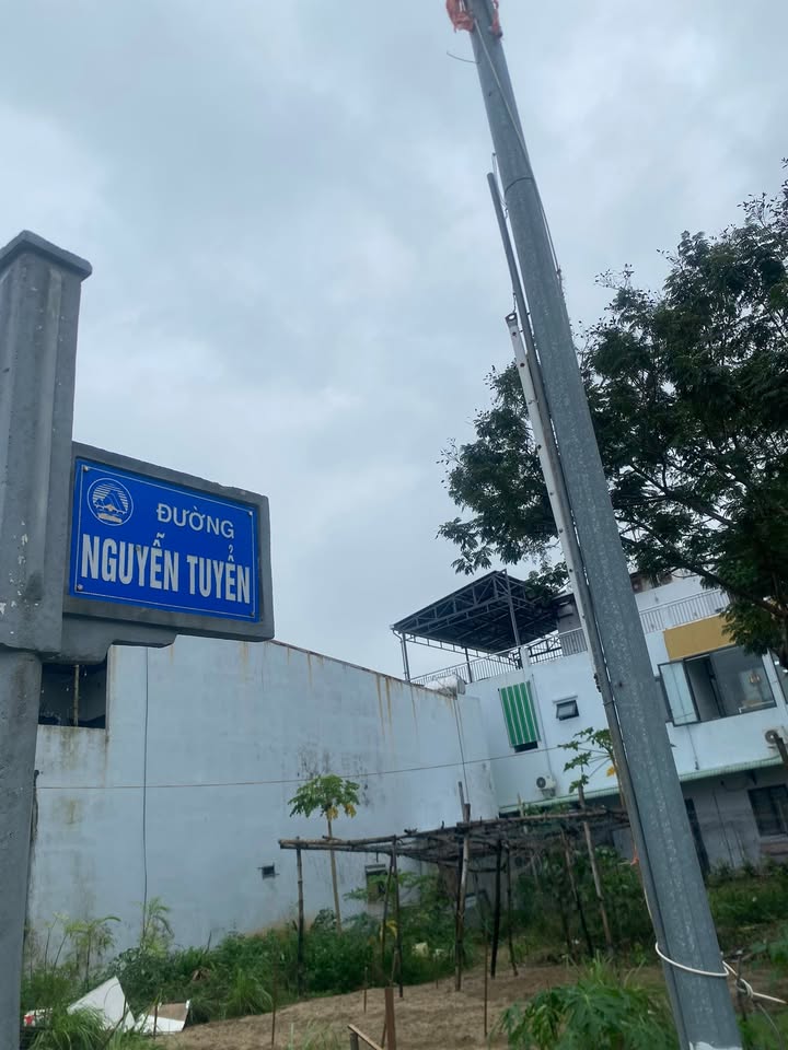 Nhà 2 tầng chính chủ quận Ngũ Hành Sơn 90m² giá 5.35 tỷ - Vị trí thuận lợi ngay trung tâm!