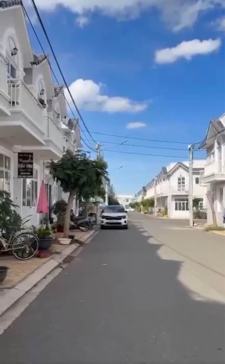 Nhà phố khu đô thị Nam Phan Thiết 52m² giá 850 triệu - Nội thất đầy đủ, sổ đỏ chính chủ!