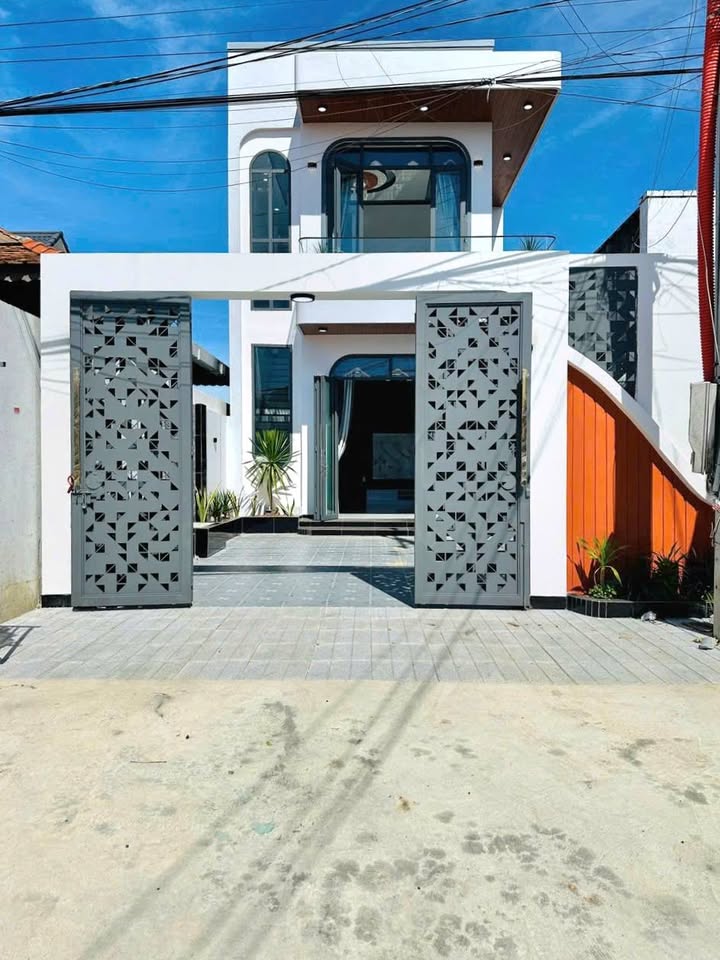 Nhà lầu mặt tiền kinh doanh tại Tây Ninh, diện tích 142.6m², giá 2.65 tỷ - Đầu tư sinh lời!