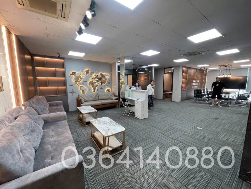Văn phòng cho thuê tại Duy Tân 250m² - Sẵn sàng vào làm việc ngay!