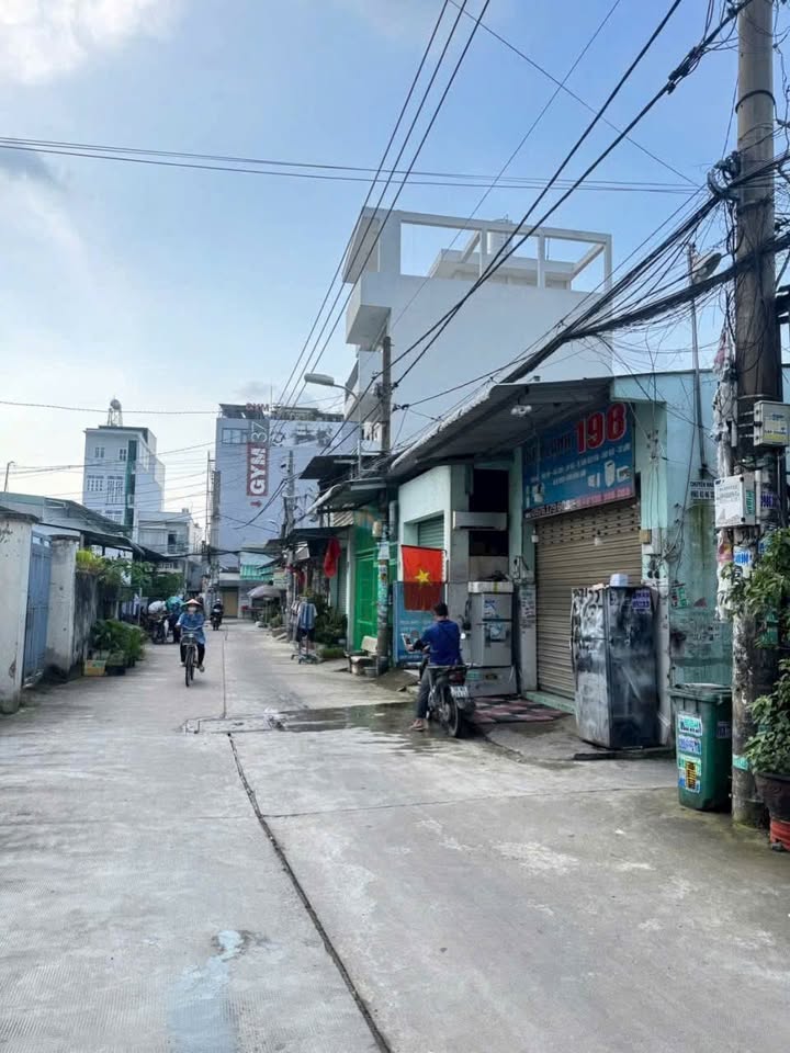 Nhà cấp bốn đường Hồ Văn Long, quận Bình Tân 120m² giá 5.3 tỷ - Sổ hồng chính chủ