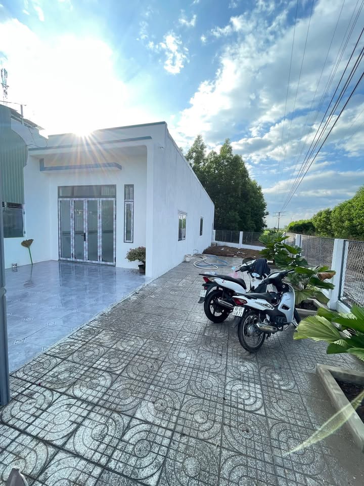 Nhà Hưng Thịnh Trảng Bom 276m² giá 1.55 tỷ - Góc 3 mặt tiền thoáng mát!