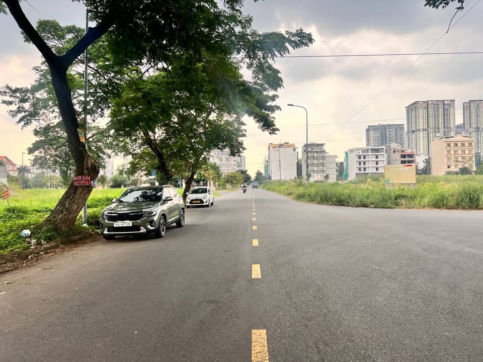 Đất mặt tiền Nguyễn Văn Kỉnh, Quận 2, 107.5m² giá 30 tỷ - Đầu tư sinh lời ngay!