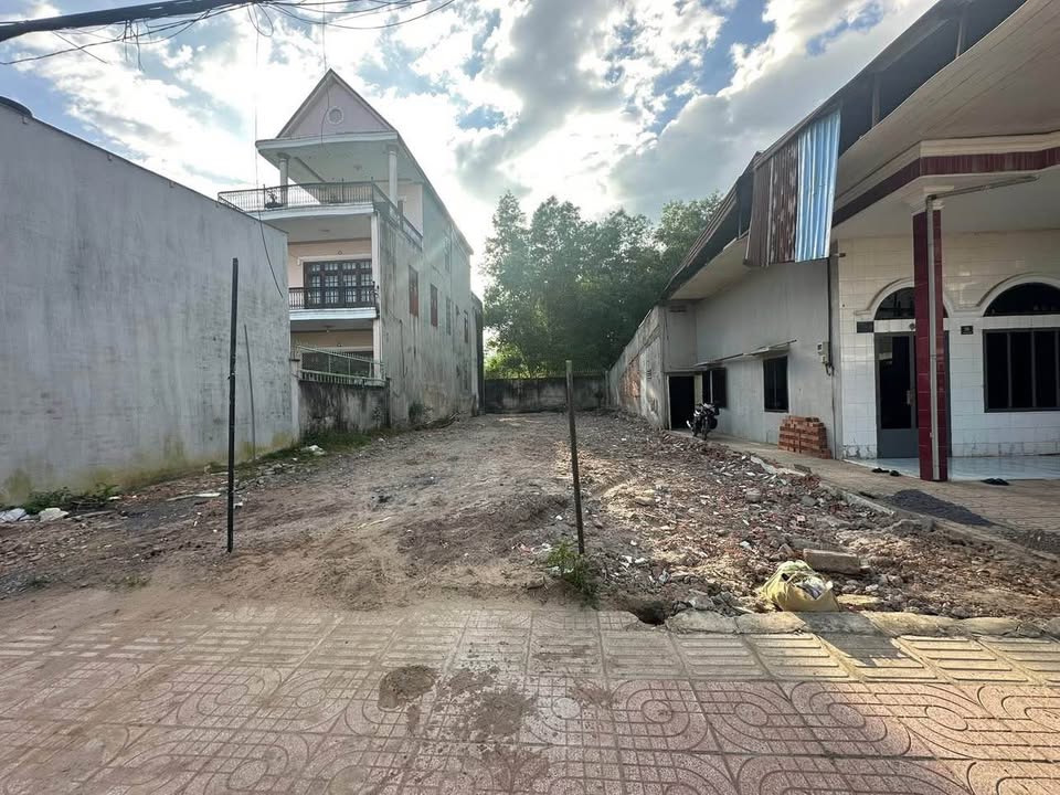 Bán gấp FrontHouse mặt tiền Đường Lê Hồng Phong, Trảng Bom, 222m² - Giá 5 tỷ thương lượng!