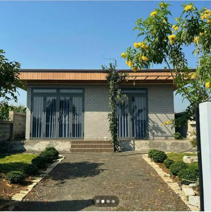 Nhà sân vườn đường Phùng Hưng, Lộc Tiến 220m² giá chỉ 2.1 tỷ - Cơ hội sở hữu không thể bỏ lỡ!