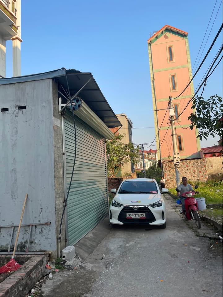 Nhà 3 tầng 1 tum tại Quang Minh, Sóc Sơn 100m² giá chỉ 3 tỷ - Thiết kế hiện đại, an ninh tốt!