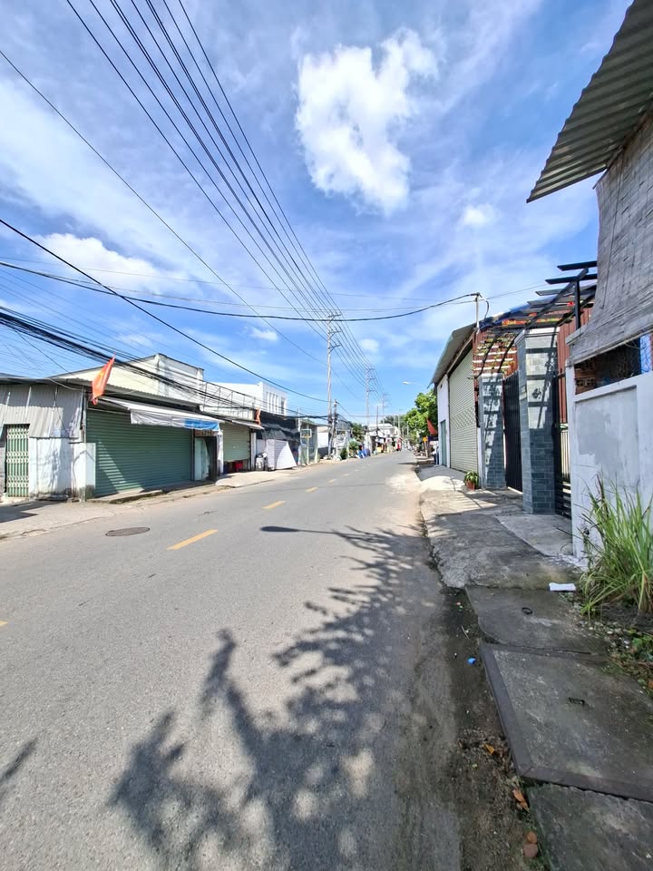 Đất 2 mặt tiền đường Đông Minh, phường Đông Hòa, 400m² giá 19.6 tỷ - Cơ hội đầu tư lý tưởng!