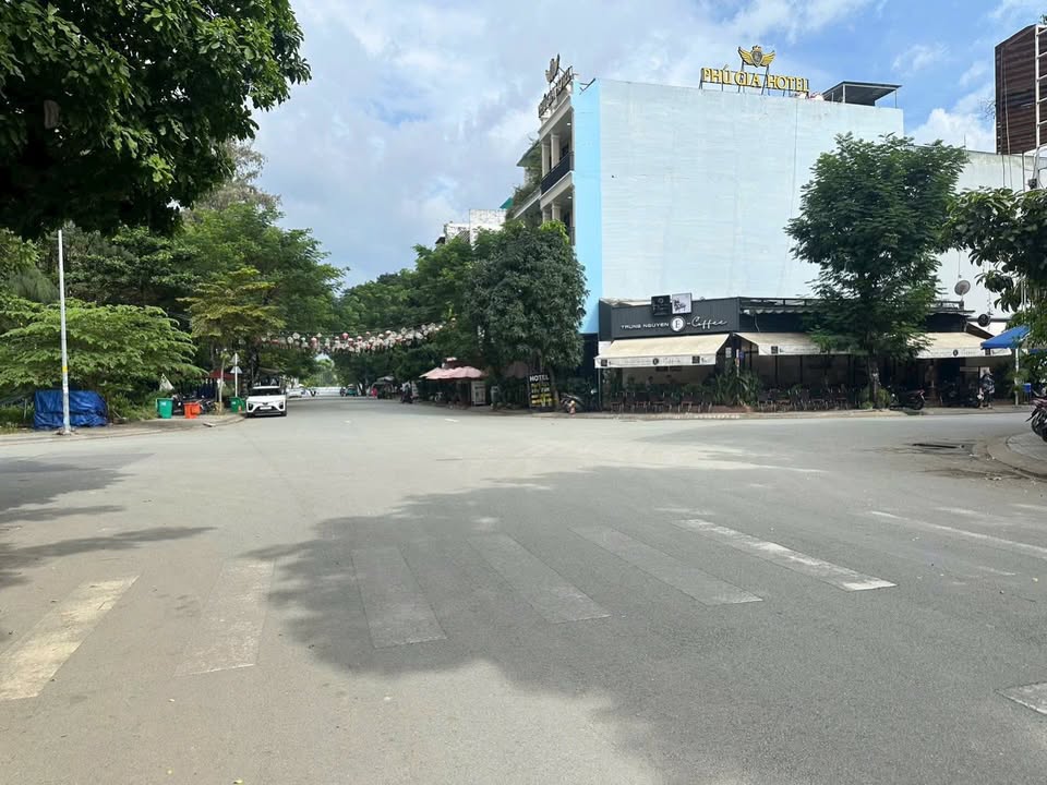 Bán đất Quận 7 - 133m² giá 18.62 tỷ - Vị trí kinh doanh đắc địa!